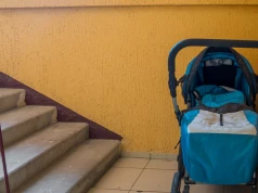 Rodzice to najgorsi sąsiedzi? "Wszędzie walają się wózki, nie wspomnę o hałasie"