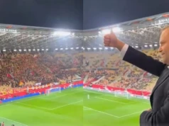 Karol Nawrocki pojawił się na meczu. Tak przywitali go kibice, od razu zareagował