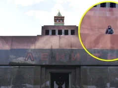 Niecodzienny widok w centrum Moskwy. Łowcy dronów na mauzoleum Lenina