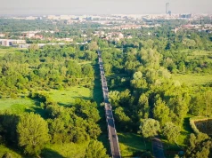 Najdłuższa kładka w Polsce przyciąga spacerowiczów. Nie powstała jednak dla nich