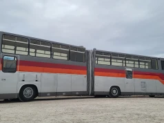 Ten autobus wygląda jak wytwór AI. Ale istnieje naprawdę