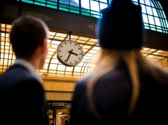 Zmiana czasu na zimowy. 14 pociągów PKP Intercity zatrzyma się na godzinę