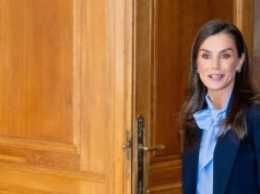 Królowa Letizia w granatowym garniturze. Ten detal dodaje lekkości