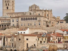 "Perła Duero" ma ponad 800 lat. Jej wygląd zachwyca, a wieża skrywa mroczną przeszłość