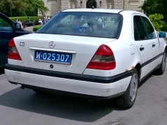 Niebieskie tablice rejestracyjne. Tak rozpoznasz dyplomatę