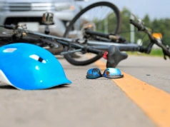 Rowerzysta uszkodził ząb. Sąd: należy się 52 tys. zł odszkodowania