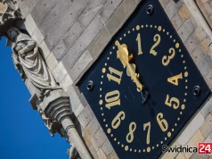 W ten weekend zmieniamy czas na zimowy. Pośpimy o godzinę dłużej