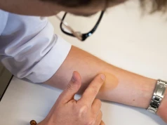 Makijaż do zadań specjalnych. Polski naukowiec tworzy nową formułę kosmetyków
