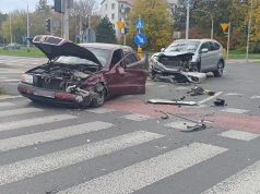 Wjechał na skrzyżowanie na czerwonym. Mercedes zderzył się z Hondą
