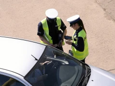 Po kolizji policjanci znaleźli zwłoki w samochodzie. Kierowca był pijany