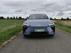 Test: Lexus ES 500e stawia na komfort. Czy to remedium na wysokie ceny paliw?