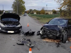 Włączał się do ruchu, doprowadził do wypadku. Dwie osoby trafiły do szpitala
