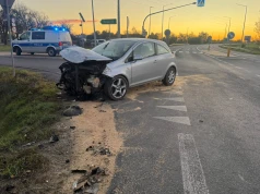 Wsiadła za kierownicę po pijanemu. 24-latka doprowadziła do zderzenia z Volkswagenem