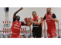 Rzeszów: Była walka, ale OPTeam Resovia wciąż bez wygranej. Polonia Warszawa nieznacznie lepsza. 19 asyst playmakera gości