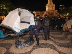 Pałki i paralizatory. Policja usunęła demonstrantów z Lizbony i Porto