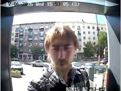 Oszustwo podczas sprzedaży opon. 55-latek stracił 1400 zł, policja szuka podejrzewanego