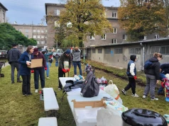 Setki roślin i wspólna praca. Sąsiedzka akcja na osiedlu Szkolnym