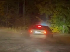 Nocne popisy i szybki koniec jazdy. 21-letni driftier w BMW stracił prawo jazdy!