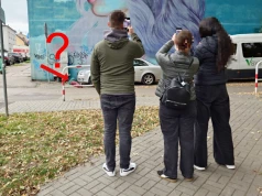 Mural ważniejszy od leżącego człowieka? Nie wszyscy byli obojętni! | ZDJĘCIA