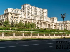 Kazał zburzyć 10 tysięcy domów, żeby postawić własny pałac. To się działo 40 lat temu