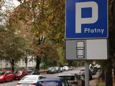 Parkowanie "na chwilkę" może skończyć się lawetą. Przepisy są jasne