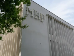 Piwonie, malwy i irysy. Konińska biblioteka ma nietypową prośbę