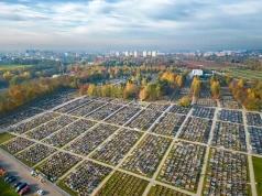 Krakowskie cmentarze będą otwarte dłużej. Zmiany zaczną się przed Wszystkimi Świętymi