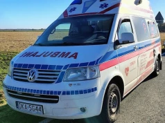 Brawurowy pościg za karetką. Doszło do potrącenia policjantki, padły strzały
