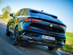 Nowy Renault Rafale za 163.100 zł. 300 KM i 4×4 od 207.900 zł
