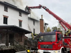 Pożar restauracji Młyn w Bytowie. Siedemnaście zastępów straży walczy z ogniem