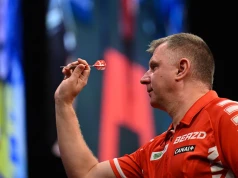 Krzysztof Ratajski walczy o półfinał z gigantem darta!