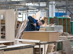 Upadłość polskiego producenta mebli. Pracownicy czekają na miliony złotych