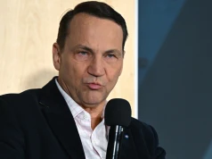 „Rosja prowadzi przeciw Polsce wojnę”. Rajd Sikorskiego po amerykańskich mediach