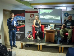 Zielonym kamperem z Lublina do Afryki. KamperManiacy opowiedzieli o niezwykłej wyprawie