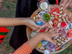 Rodzice boją się Halloween. "Dziecko zbiera cukierki, ale w domu je podmieniam"