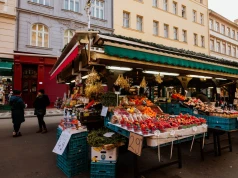 Płacą za stoisko właścicielowi bazaru, a potem jeszcze gminie. Rzecznik MŚP chce skończyć z opłatą targową na prywatnych targowiskach