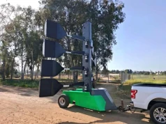 Robot wjeżdża na plantację borówki. Ma rozwiązać problem słabego zapylania