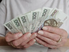 ZUS wypłaci dodatkowe pieniądze kolejnym emerytom. W 2027 roku dołączy nowy rocznik