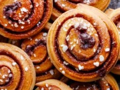 Robi się je 3 razy szybciej niż cynamonki. Znikają z blachy jeszcze na ciepło