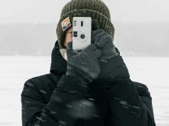 Na mrozie telefon pokazuje 40 procent baterii i nagle gaśnie. Nie zepsuł się, tylko w środku zgęstniało coś, bez czego prąd nie popłynie