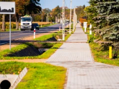 Bezpieczniej i wygodniej w Szydłowie. Nowy chodnik przy drodze wojewódzkiej jest już prawie gotowy