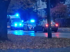 Mężczyzna z siekierą miał dobijać się do mieszkania. Interwencja policji na ul. Edukacji w Tychach
