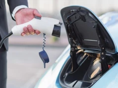 Diesel podrożał o prawie 39 proc., a Europa przesiada się do elektryków. Polska zostaje w tyle
