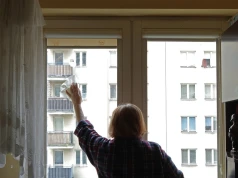 Okna i lustra przed 1 listopada myję rajstopami. Lśnią bez smug i zacieków