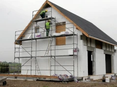 Budujesz dom? Murarz mówi o błędzie, przez który można stracić fortunę