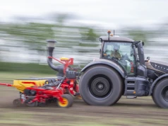 Siali kukurydzę przy 40 km/h! 50 nasion na sekundę z każdego rzędu. Padł rekord świata