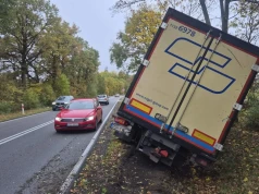 Ukr. wjechał ciężarówką do rowu