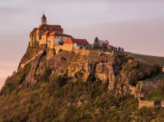 Siedem bram i cztery kilometry murów. Za nimi kryje się mroczna historia "czarownic"