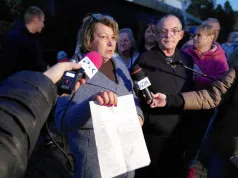 Ciechocinek. Władze wyprosiły media ze spotkania z wyrzucanymi lokatorami. Na sali lały się łzy