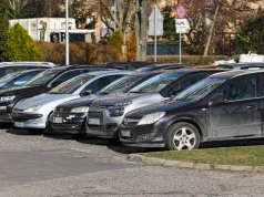 Przez 20 lat osiedlowy parking był bezpłatny. Teraz TBS chce za niego 90 zł miesięcznie